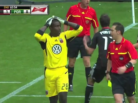 3 quả penalty liên tiếp trong ít phút