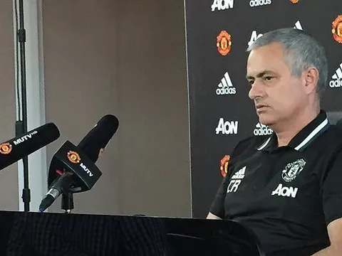 Ba vinh quang Mourinho không bằng một lần Ranieri