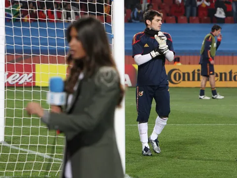 35 tuổi, Casillas vẫn được Ngoại hạng Anh mời gọi