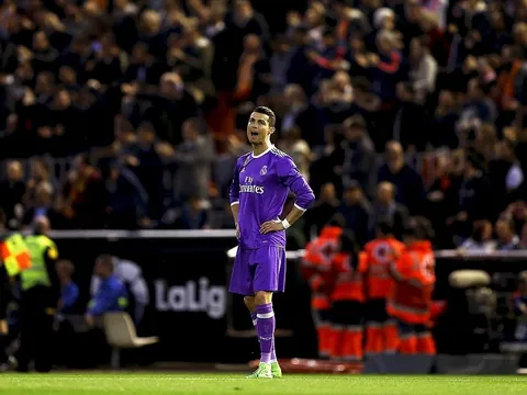 Real Madrid: Đừng để “nước tới chân mới nhảy”