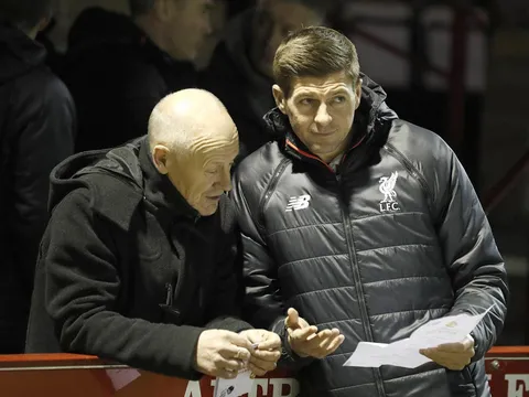 Chùm ảnh: Steven Gerrard dẫn dắt U18 Liverpool đối đầu U18 Man Utd