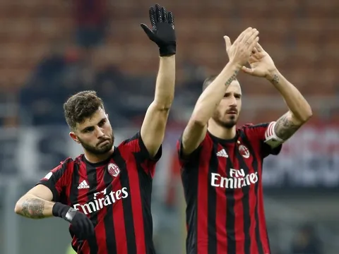 Cutrone ghi bàn bằng tay, Bonucci nhận lỗi thay đồng đội