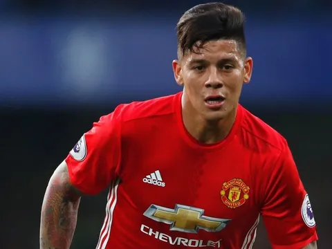 Hot boy trái chuối nhận quà NÓNG từ Mourinho