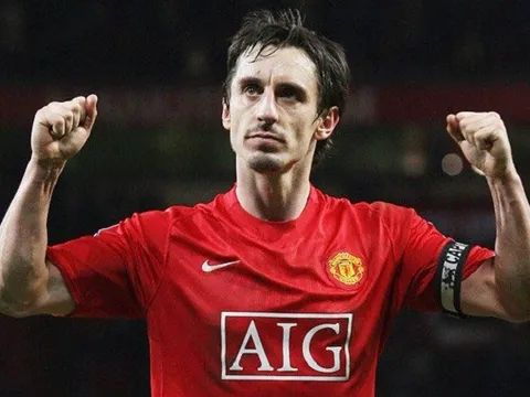 5 hậu vệ phải xuất sắc nhất kỉ nguyên Premier League