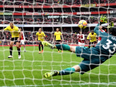 5 thủ môn lừng lẫy Ngoại hạng Anh: Cech và ai nữa?