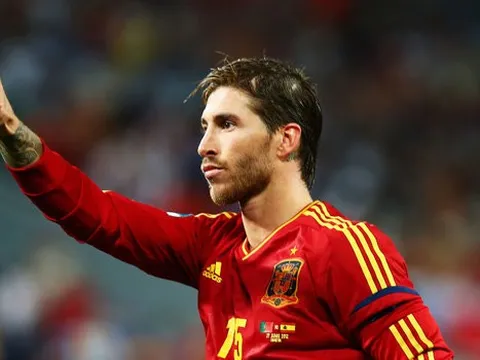 5 tiền đạo nổi tiếng ghi bàn cho ĐTQG kém Sergio Ramos