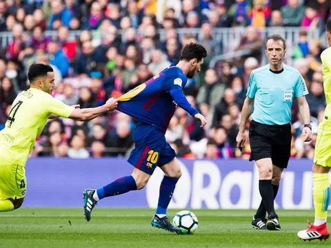 Vượt ải Sanchez Pizjuan, Valencia tiếp tục bám sát Real Madrid