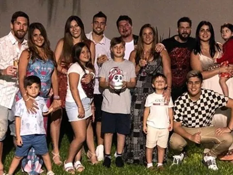 Gia hạn hợp đồng, Barca nhận tài trợ khủng