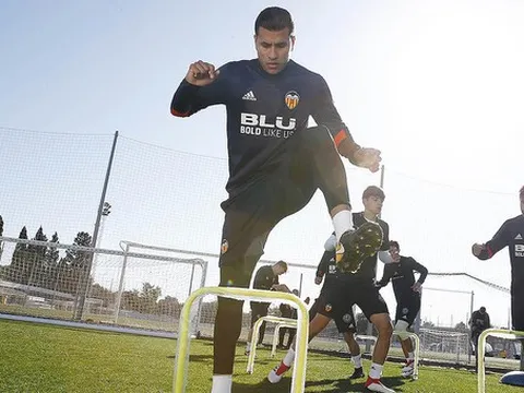 "Bầy dơi" căng thẳng trước trận Bán kết với Barcelona