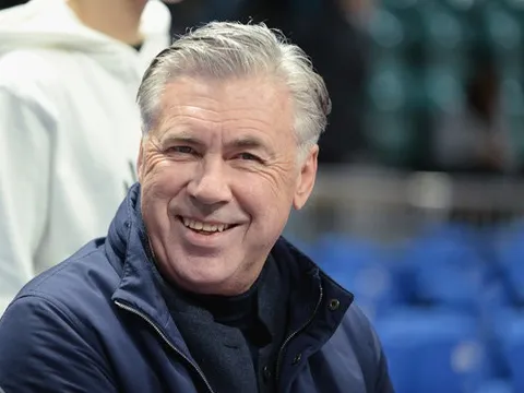 Ancelotti hất bay ghế Wenger lên dẫn dắt Arsenal