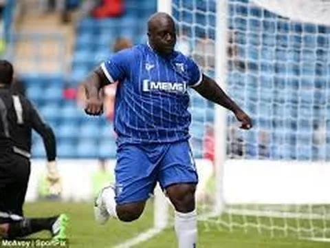 Adebayo Akinfenwa - Chàng béo đầy tài năng của làng túc cầu