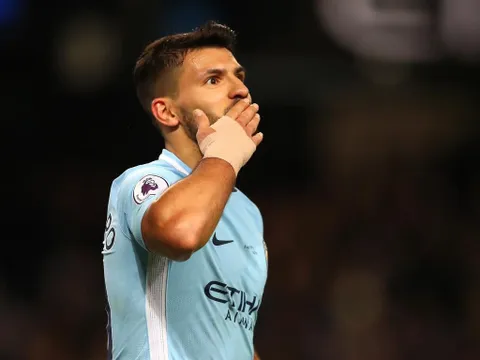 Aguero lặp lại kỳ tích của Dwight Yorke sau 19 năm