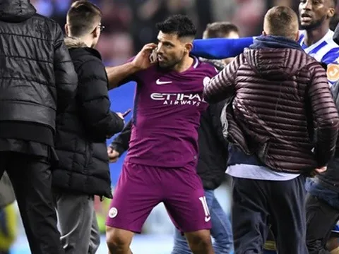 Aguero tức giận khi bị fan khiêu khích sau trận thua của Man City