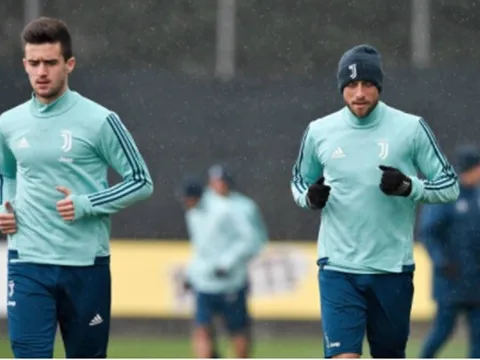 Allegri xua quân ra sân tập, bất chấp thời tiết khắc nghiệt