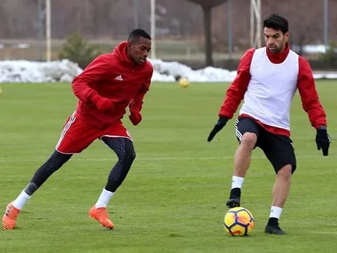 Án tù lơ lửng, Robinho vẫn tập luyện sung sức