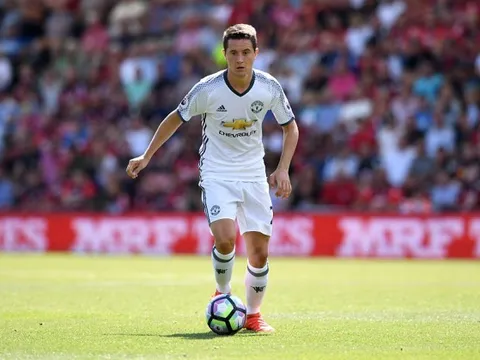 Ander Herrera chơi ấn tượng trong mùa 2016/17