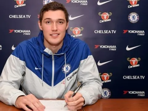 Andreas Christensen rạng rỡ ký giao ước với Chelsea