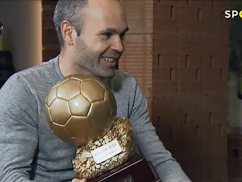 Andres Iniesta nhận "Quả bóng Vàng" đầu tiên trong sự nghiệp