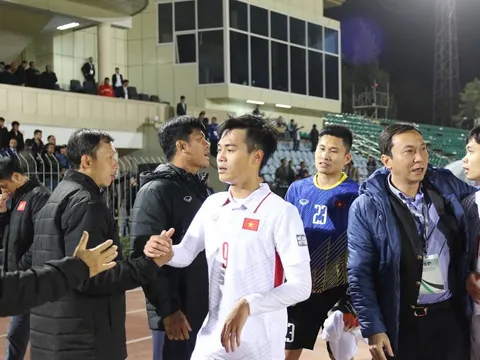 Văn Toàn và sự kế thừa hoàn hảo của chiếc áo số 9