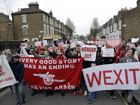 Chùm ảnh: CĐV Arsenal lại biểu tình dữ dội đòi Wenger ra đi