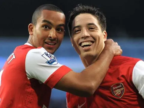 Arsenal 'bủn xỉn', mãi lép vế Man Utd, Chelsea