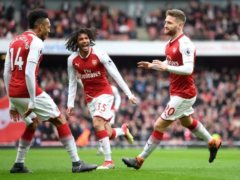 Arsenal cán mốc 1.000 bàn thắng, Ozil phá kỷ lục của Cantona
