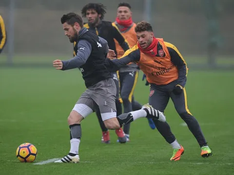 Arsenal chào đón người hùng bị lãng quên trở lại luyện tập