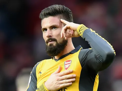 Arsenal chơi tệ, Giroud bị chỉ trích nặng nề