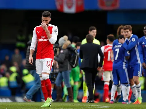 Arsenal họp khẩn để cứu mùa giải