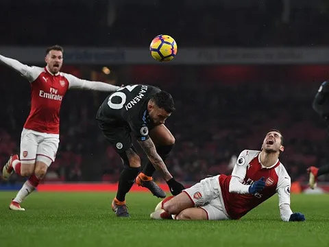 Arsenal: Khi những đứa trẻ mang gương mặt già nua