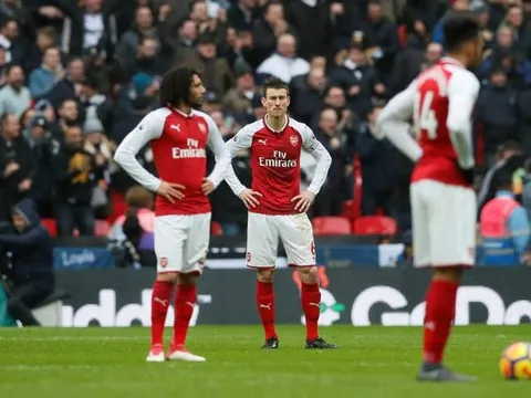 Arsenal lại thảm bại trên đất khách: Vì sao, Wenger?