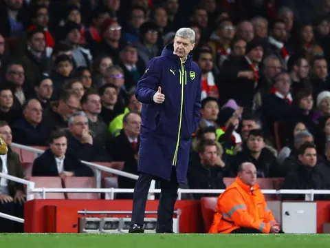 Arsenal muốn giữ Wenger: Sự lý tính điên rồ