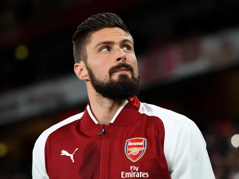 Arsenal nên bán Lacazette, không phải Giroud