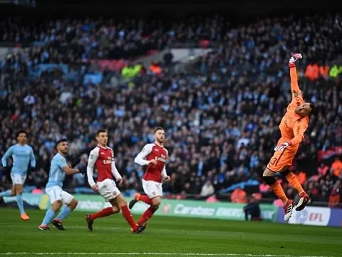 Arsenal sụp đổ sau pha lốp bóng điệu nghệ của Sergio Aguero