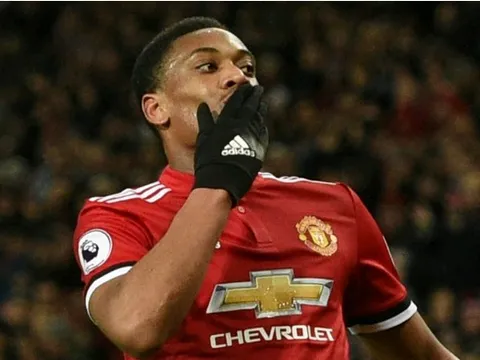 Arsenal thà mua Martial còn hơn Mkhitaryan