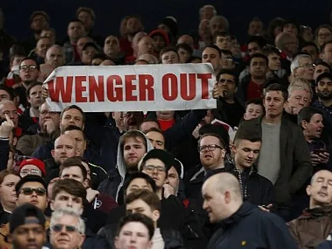 Arsenal thảm bại trong ngày banner 'Wenger out' ngập sân The Hawthorns