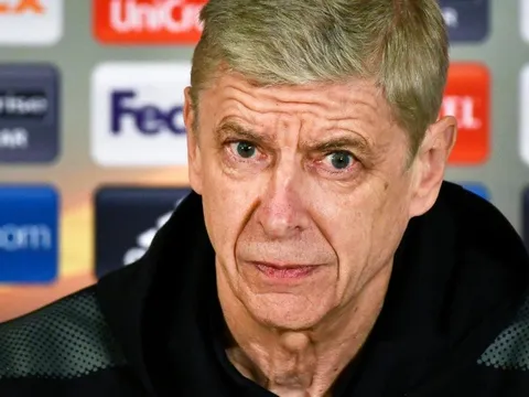 Arsenal thắng giòn giã, Wenger hả hê