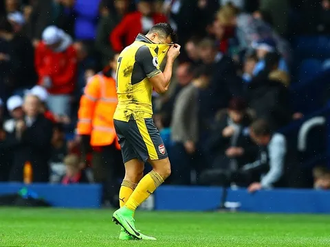 Arsenal thua sốc: Tất cả là lỗi của... Paul Merson