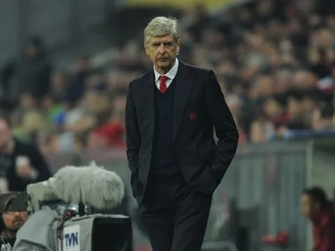 Arsene Wenger tự ra đi hay muốn bị sa thải?