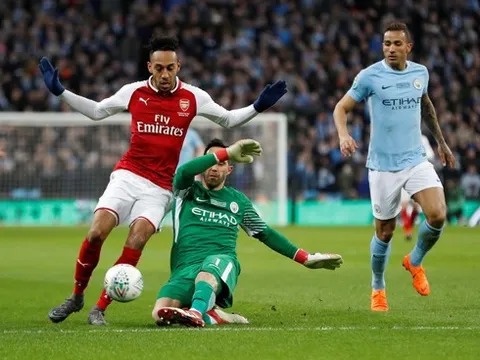 Arsenal: Nợ nần chồng chất với Man City