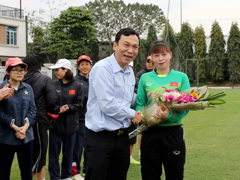 Lãnh đạo VFF tri ân nữ ĐTQG Việt Nam nhân ngày 8/3