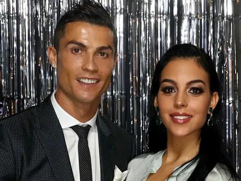 Bạn gái Ronaldo quyết tâm học làm giàu