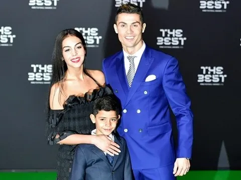 Bạn gái Ronaldo và những bí mật thú vị