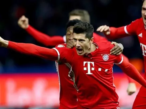 Bàn thắng của Lewandowski đi vào lịch sử Bundesliga
