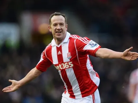 Bàn thắng cực đẹp của Charlie Adam từ sân nhà vào lưới Chelsea