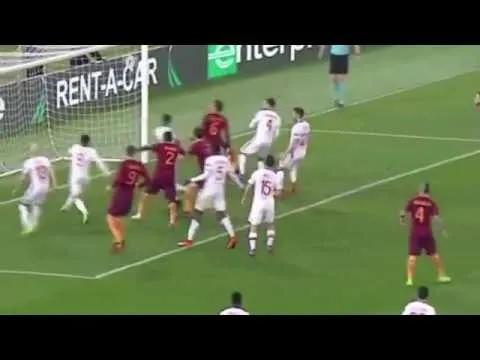 Bàn thắng đầy may mắn của Kevin Strootman vào lưới Lyon