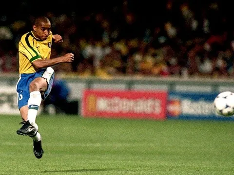 Bàn thắng kinh điển: Roberto Carlos vs Pháp