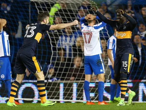 Bàn thắng “siêu rùa” giúp Newcastle dẫn đầu Championship