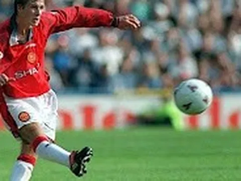 Bàn thắng từ giữa sân kinh điển của Beckham