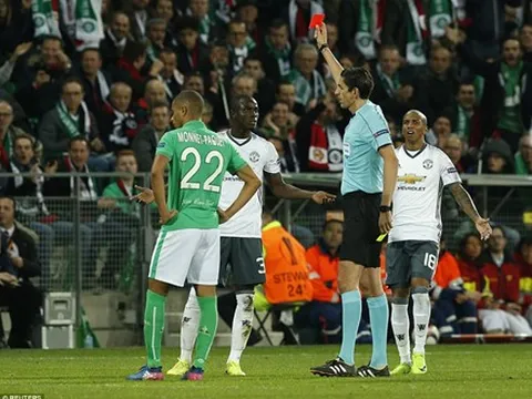 Bản tin BongDa ngày 23-2 | Man United trả giá đắt trên đất Pháp